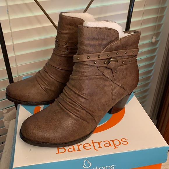 Shoes - Picture 2 of 5